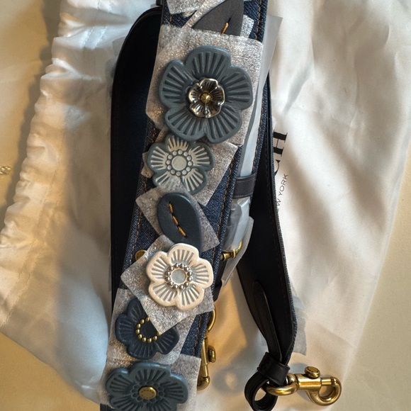 Floral Embellished Strap with Gold Hardware - Picture 7 of 8